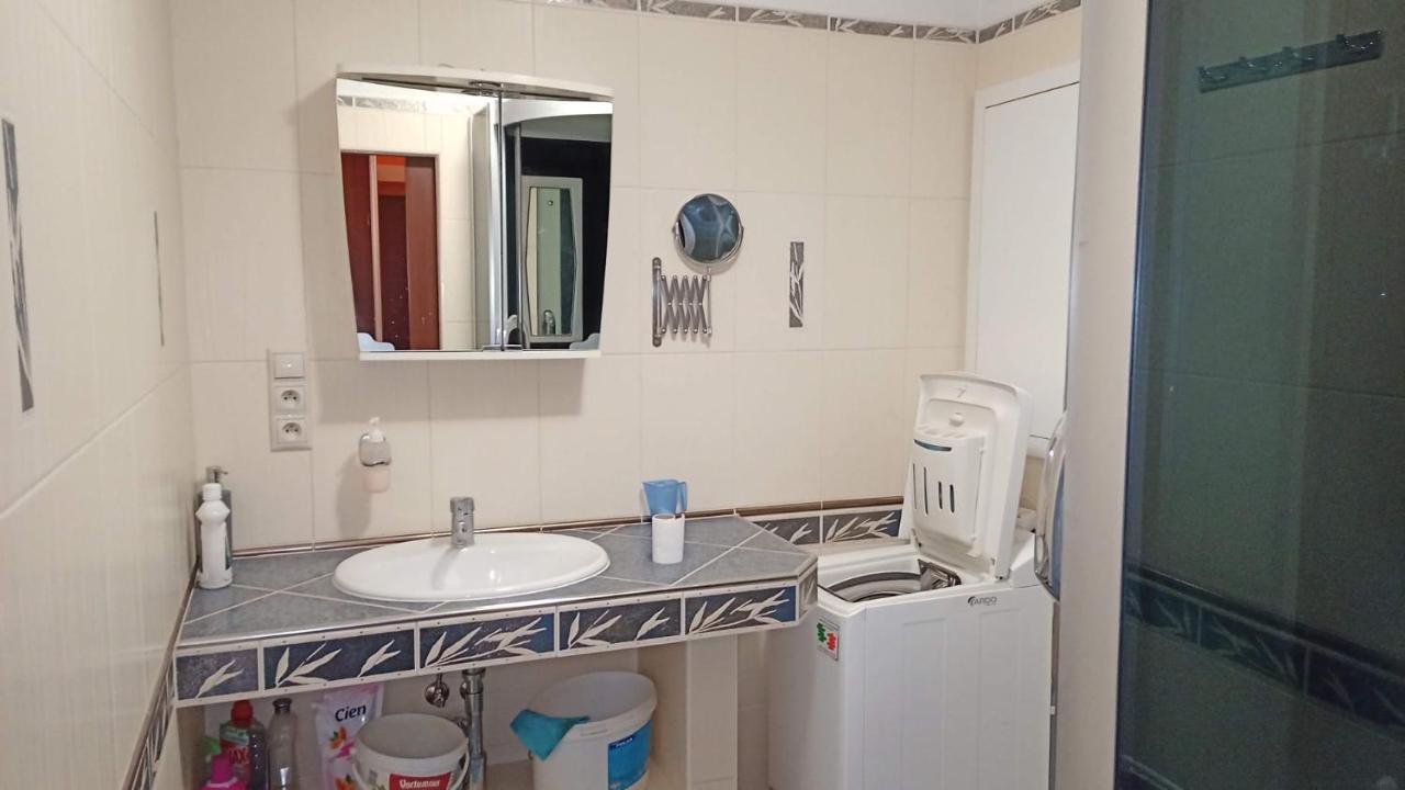 Wolf Apartman Pokojne Ubytovanie V Povazskej Bystrici Ticha Lokalita S Parkovanim Vsade Blizko Vhodne Pre Pracovne Cesty Turistiku Aj Oddych Plne Vybavena Kuchyna Považská Bystrica Extérieur photo
