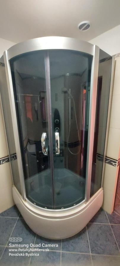 Wolf Apartman Pokojne Ubytovanie V Povazskej Bystrici Ticha Lokalita S Parkovanim Vsade Blizko Vhodne Pre Pracovne Cesty Turistiku Aj Oddych Plne Vybavena Kuchyna Považská Bystrica Extérieur photo