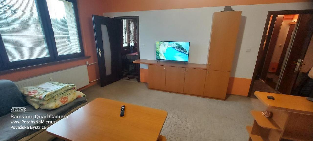 Wolf Apartman Pokojne Ubytovanie V Povazskej Bystrici Ticha Lokalita S Parkovanim Vsade Blizko Vhodne Pre Pracovne Cesty Turistiku Aj Oddych Plne Vybavena Kuchyna Považská Bystrica Extérieur photo